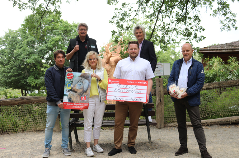 Mit dem Verkauf der ‚Zooretter-Bratwürste‘ für den während der Coronapandemie in finanzielle Not geratenen Osnabrücker Zoo sammelte EDEKA Kutsche zusammen mit weiteren EDEKA-Häusern  insgesamt 10.000 Euro
