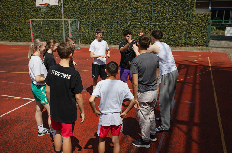 Team-Besprechung beim N.B.A.-Camp