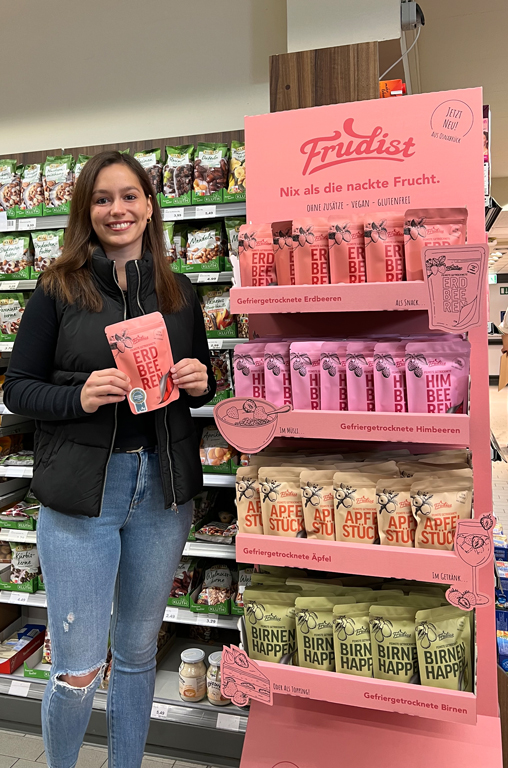 Frudist-Gründerin am Display im Kutsche-Markt