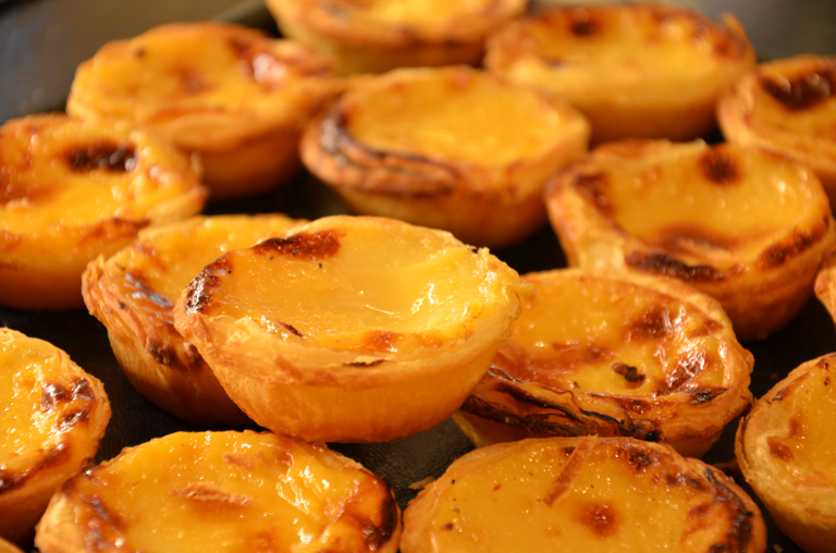 Pastel de Nata ist eine traditionelle Süßspeise aus Portugal