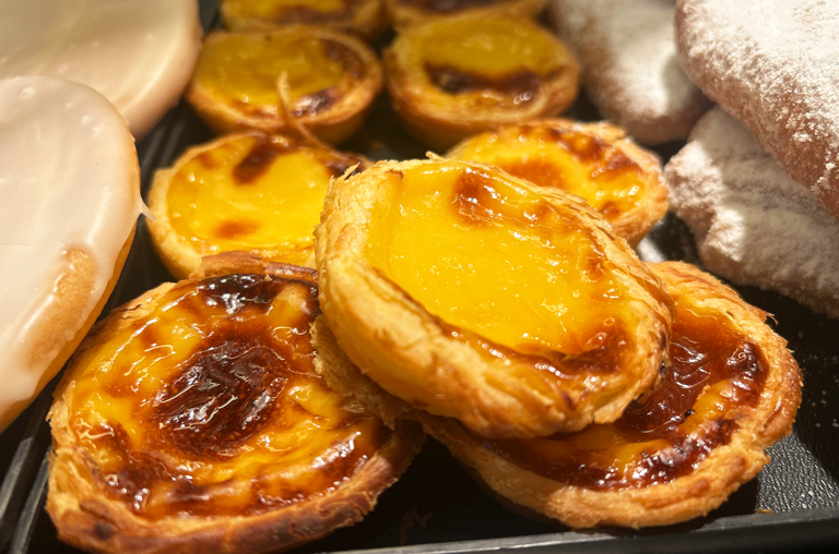 Pastel de Nata in der Auslage