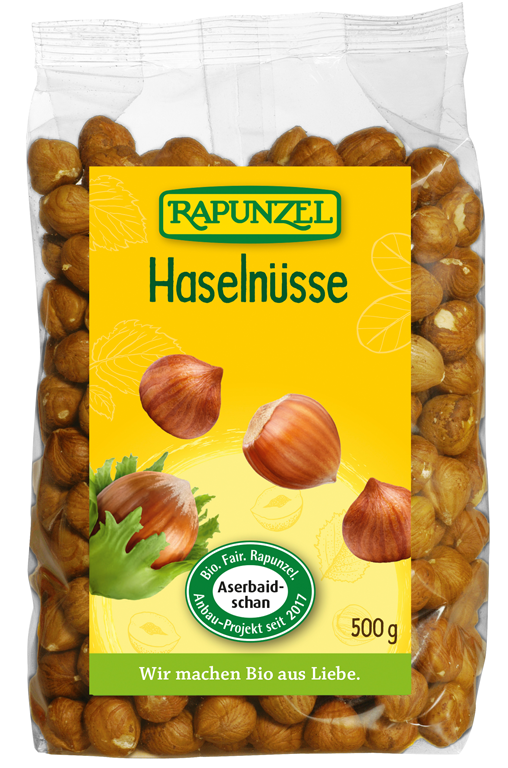 Ganze Bio-Haselnüsse in der Tüte